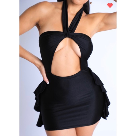 ❤️‍🔥 Super Sexy Halter Mini Dress ❤️‍🔥 - Picture 2 of 7